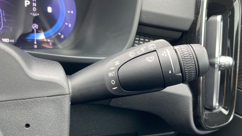 Volvo XC40 2.0 B4P Ultimate Dark 5dr Auto Petrol Estate